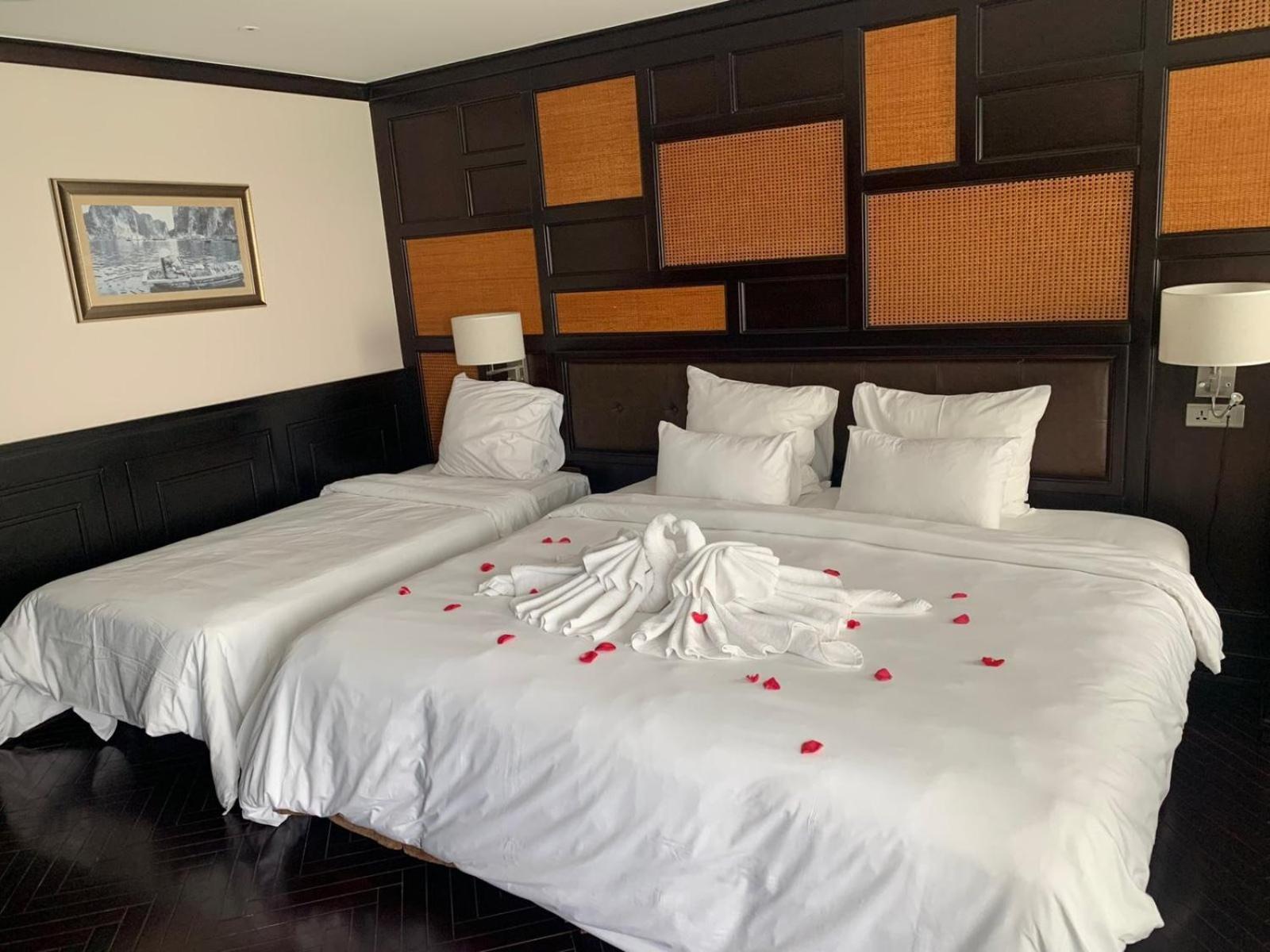 Ambassador Cruise Halong Bay Hotel Ha Long Exterior photo